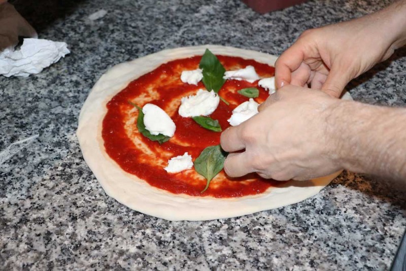 Margherita di bufala ajout de la mozzarella di bufala